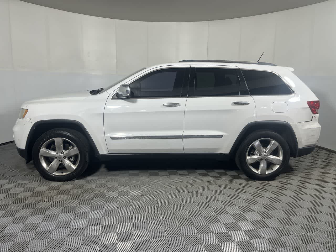 2013 Jeep Grand Cherokee — detail view