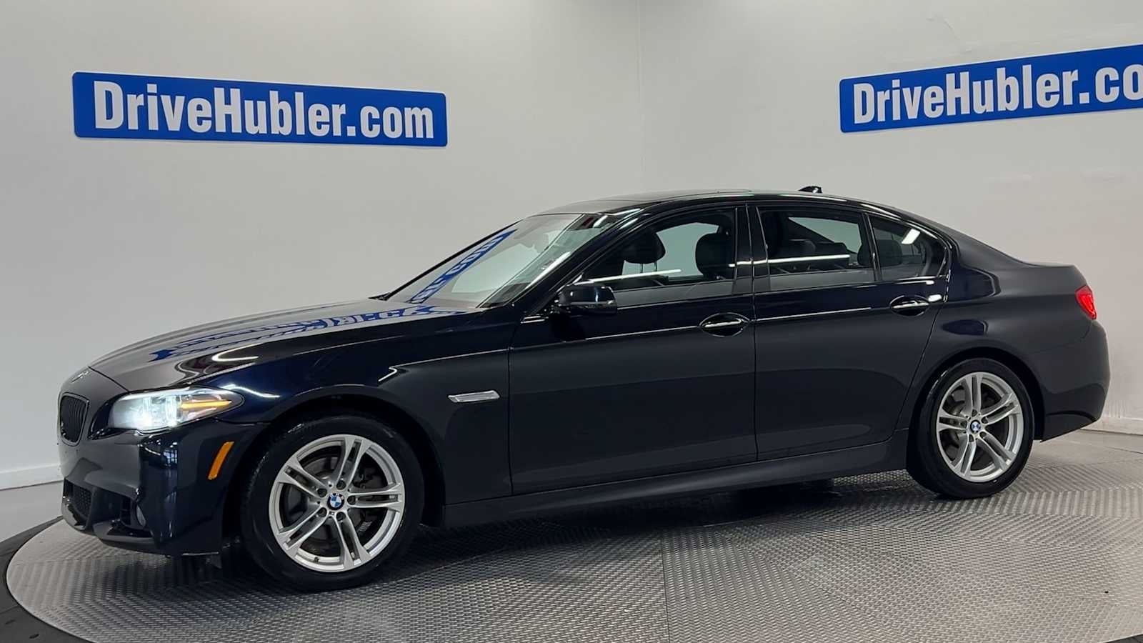 2016 BMW 528i xDrive — interior view